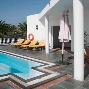 https://villas-del-mar-puerto-calero.in-canary-islands.com